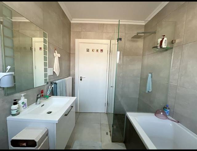 2 BEDROOM APARTMENT FOR SALE IN LYNNWOOD